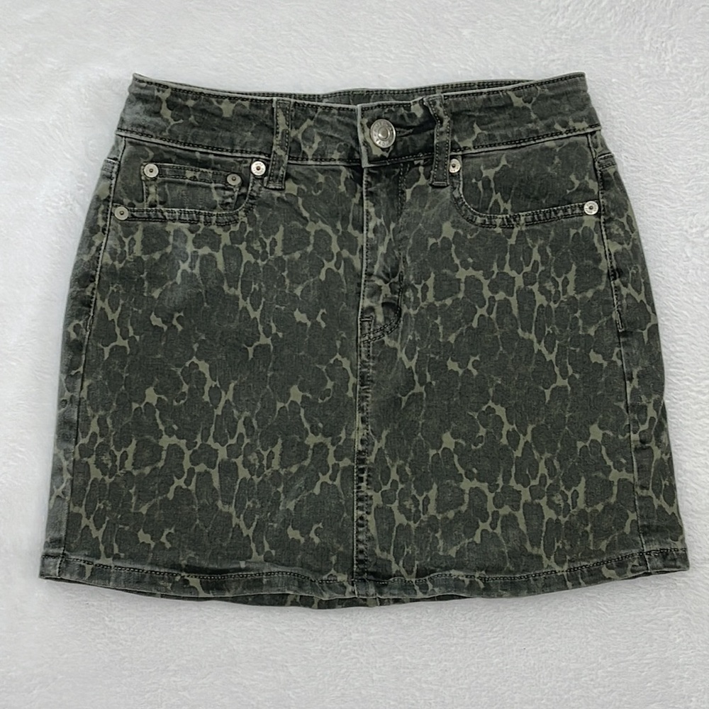 American Eagle Green Animal Print Hi-Rise Mini Skirt sz 00